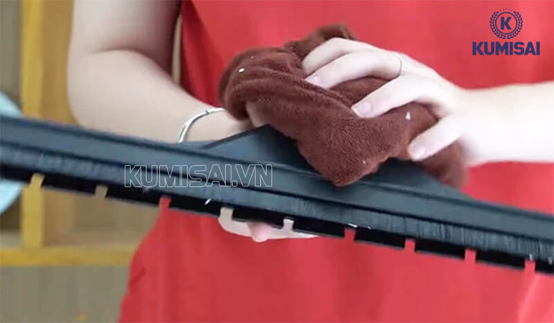 Làm sạch đầu hút & phụ kiện, hãy để khô trước khi lắp lại